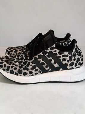 Adidas Originals Women's Swift Run Leopard Print Sneakers BD7962 - Size 9.5